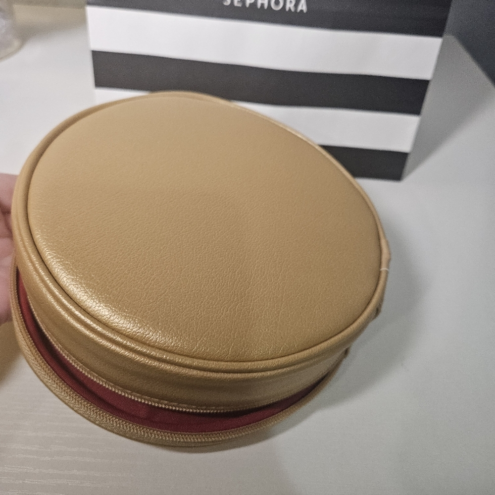 Estee Lauder - Picture 6 of 10